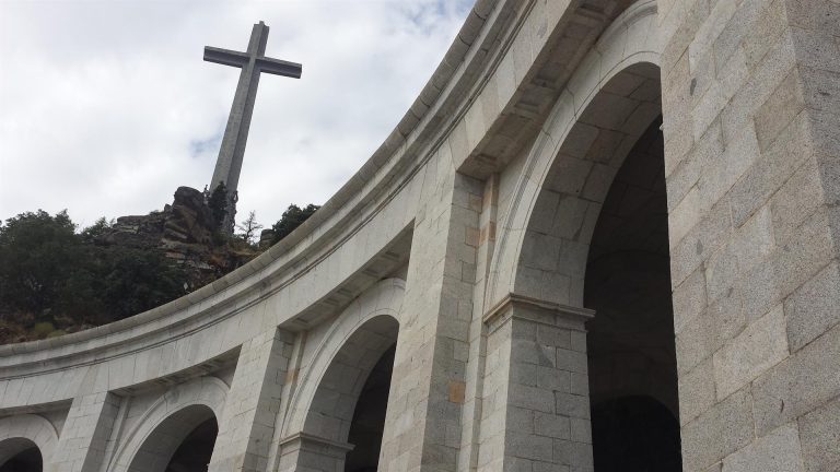 La Fundación del Valle de los Caídos ejecutará las obras para las exhumaciones bajo vigilancia de Presidencia