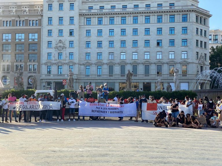 Unas 200 personas se manifiestan en Barcelona por el Día Mundial de los Refugiados
