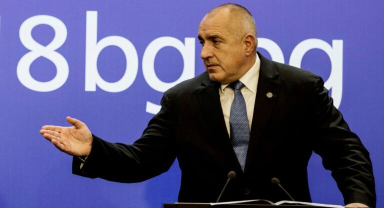 Bulgaria vota por tercera vez en un año y trata de salir del estancamiento político
