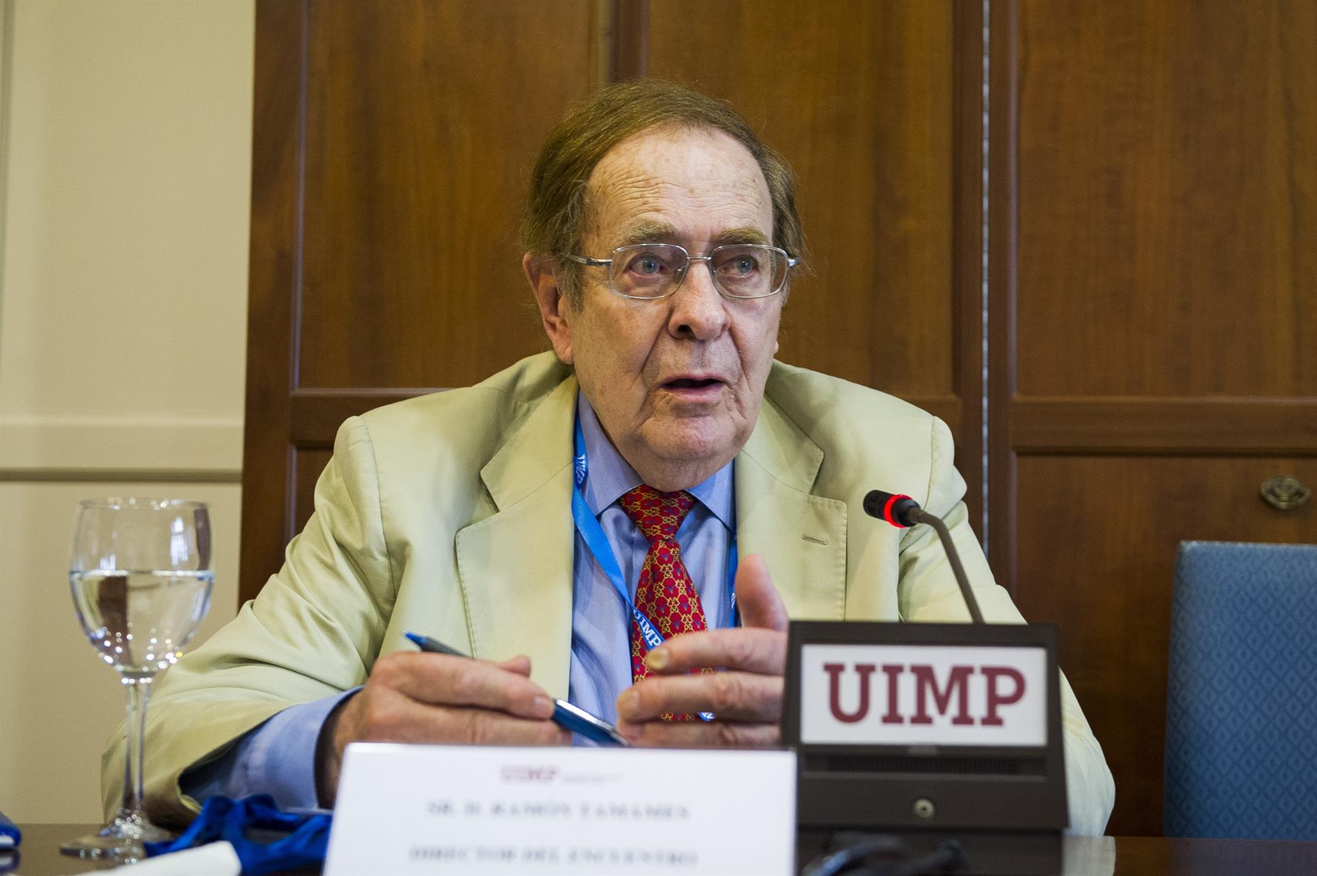 Tamames revela que tuvo a Feijóo como invitado a comer hace unos días y le expuso la necesidad de una moción de censura