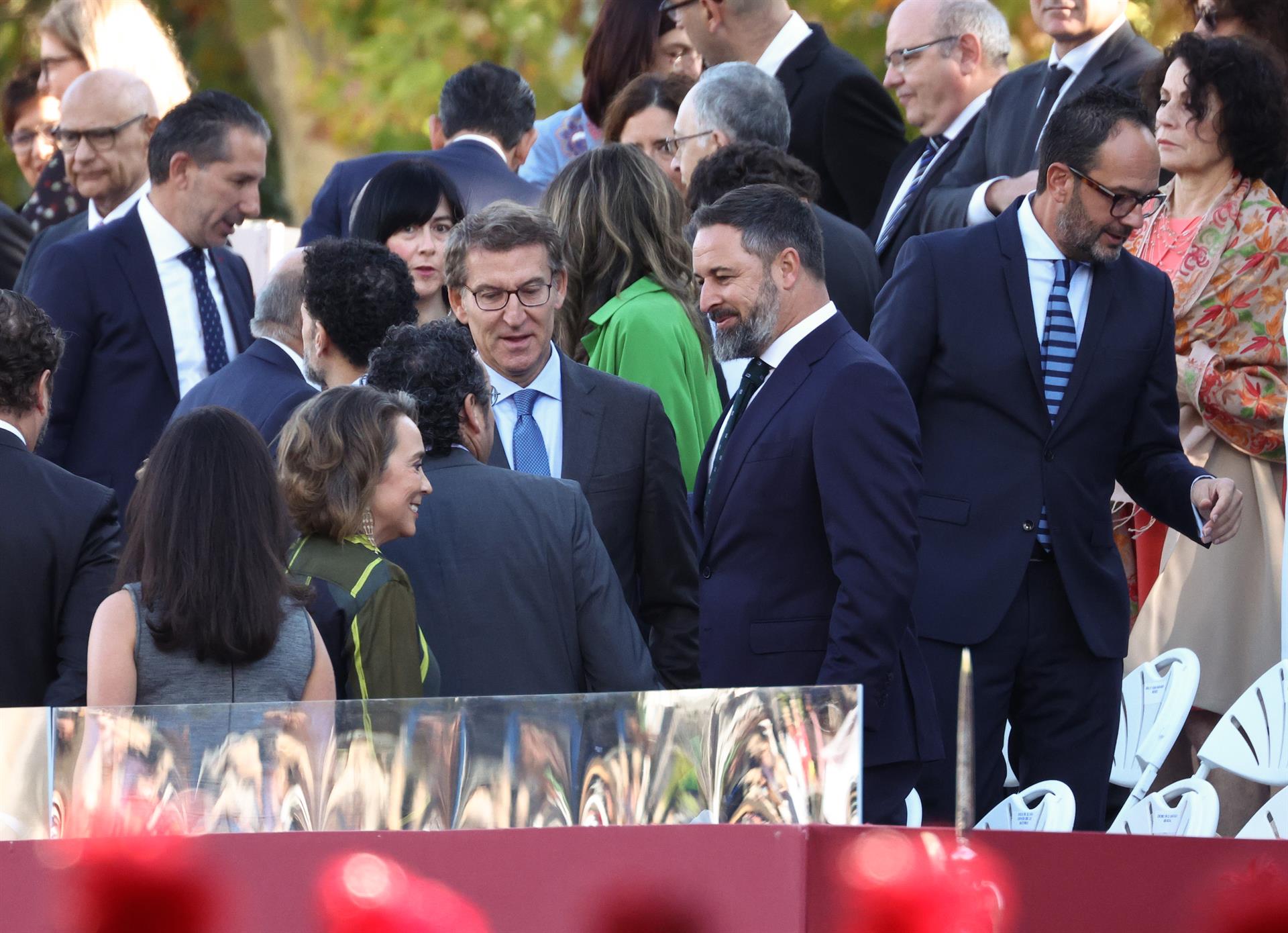 Abascal llamó a Feijóo para avanzarle el nombre de Tamames y el líder del PP le dijo: este "disparate" ayuda a Sánchez