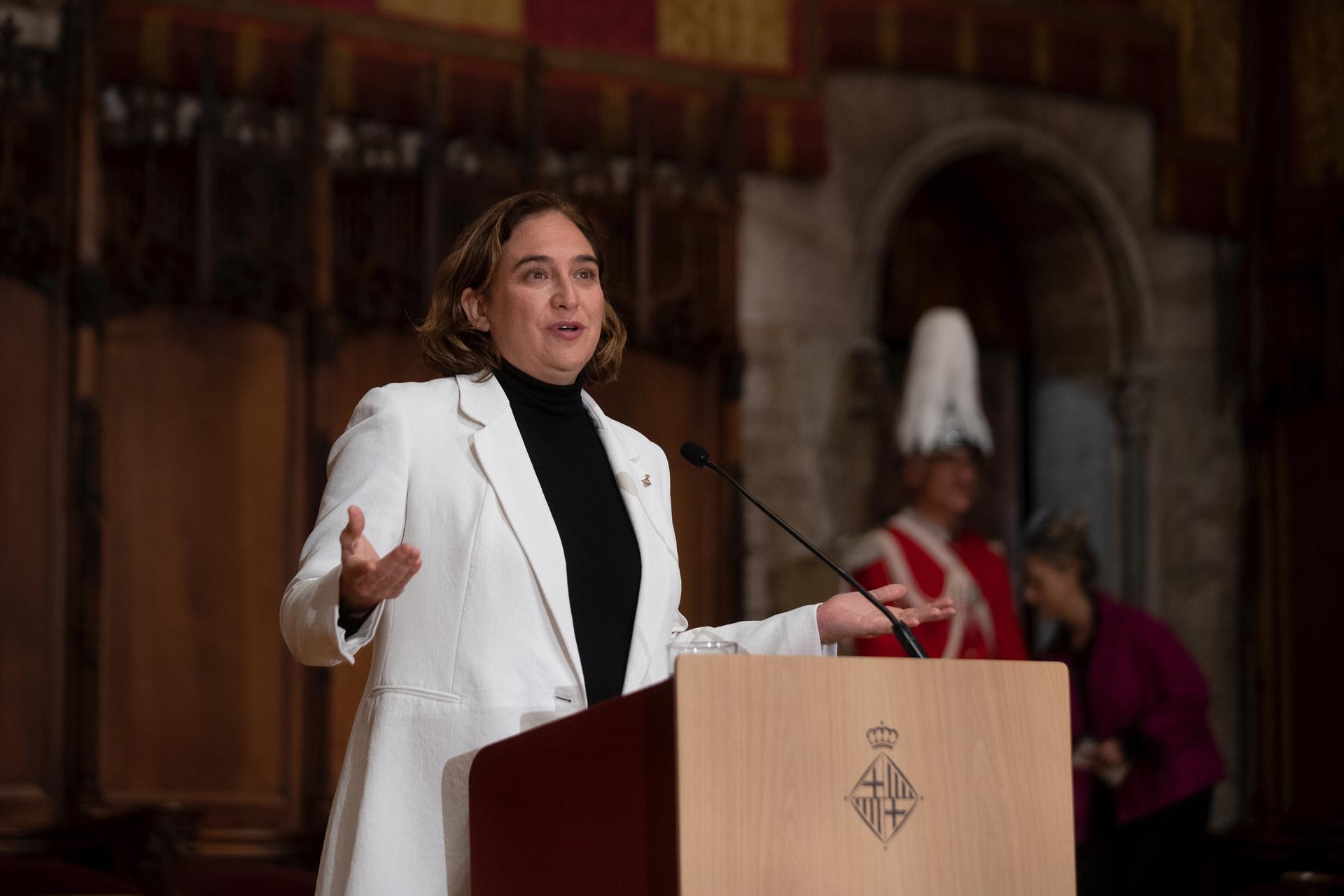 Colau anuncia la "suspensión temporal" de las relaciones entre Barcelona e Israel
