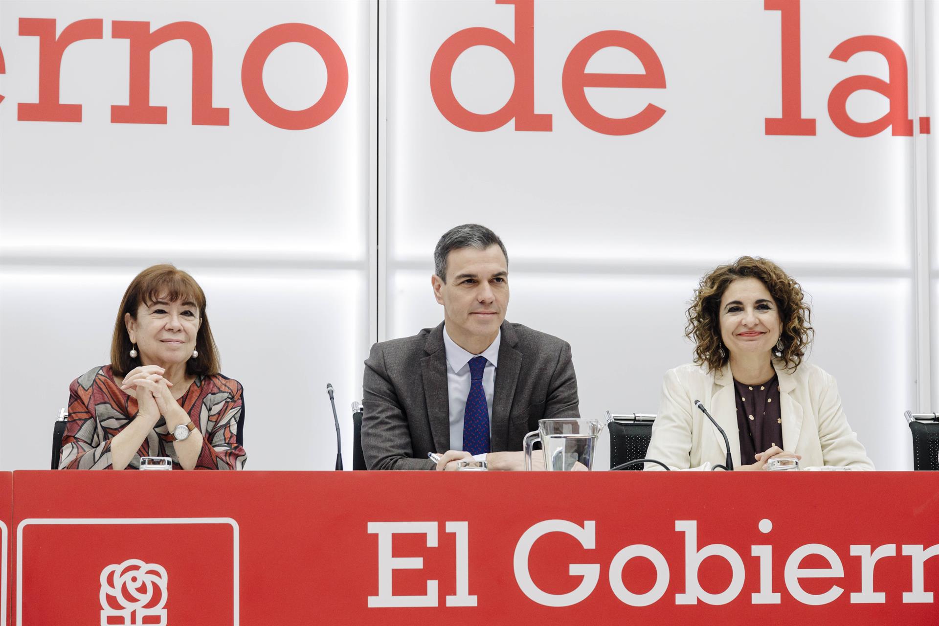 PSOE acusa a Ayuso de aprovechar el dolor de la familia de Carlos Saura para marcar la propaganda sobre la Sanidad