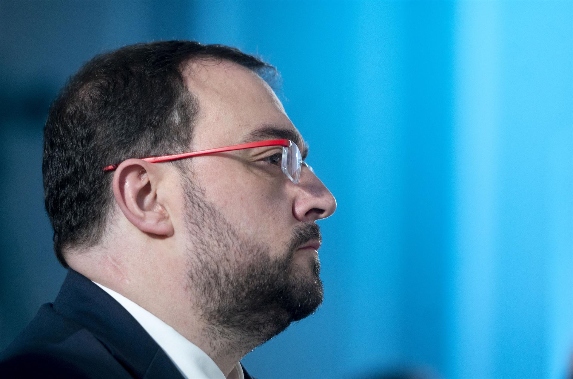 Barbón se alinea con Revilla y también pedirá al Gobierno la gratuidad de los cercanías como compensación por los trenes