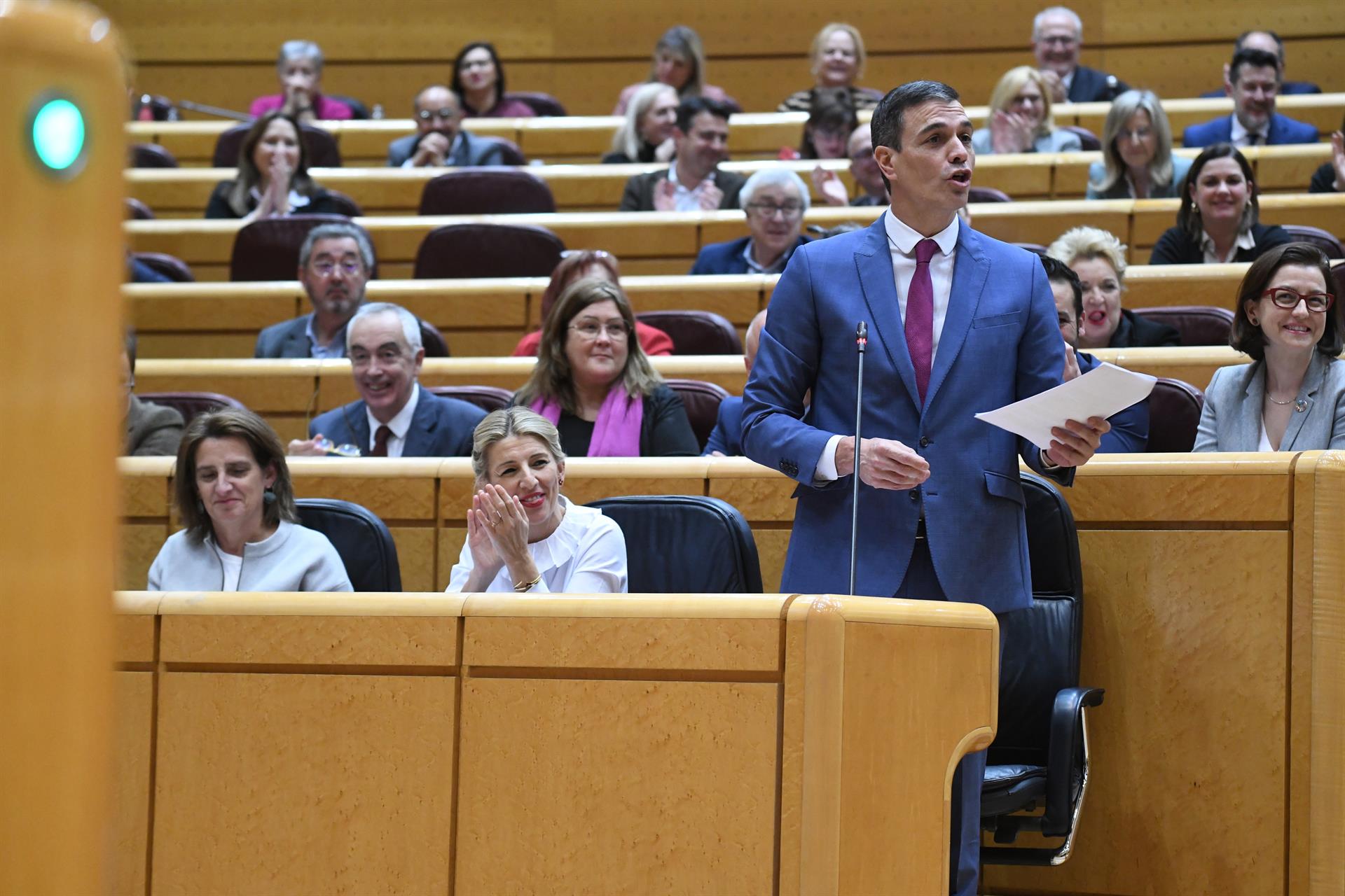 Feijóo dice a Sánchez que la calle está "cansada" de él y no podrá comprarla: "Deje de molestar a la gente de bien"