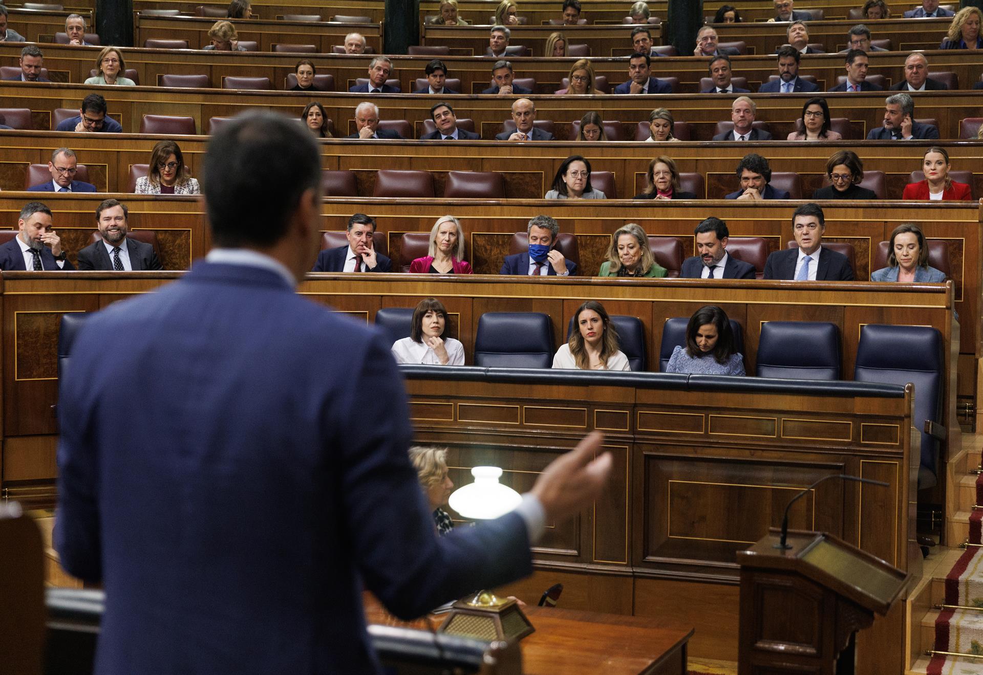 Sánchez ataca al PP con la "gente de bien" a la que aludió Feijóo y Gamarra le acusa de "traicionar" a sus votantes