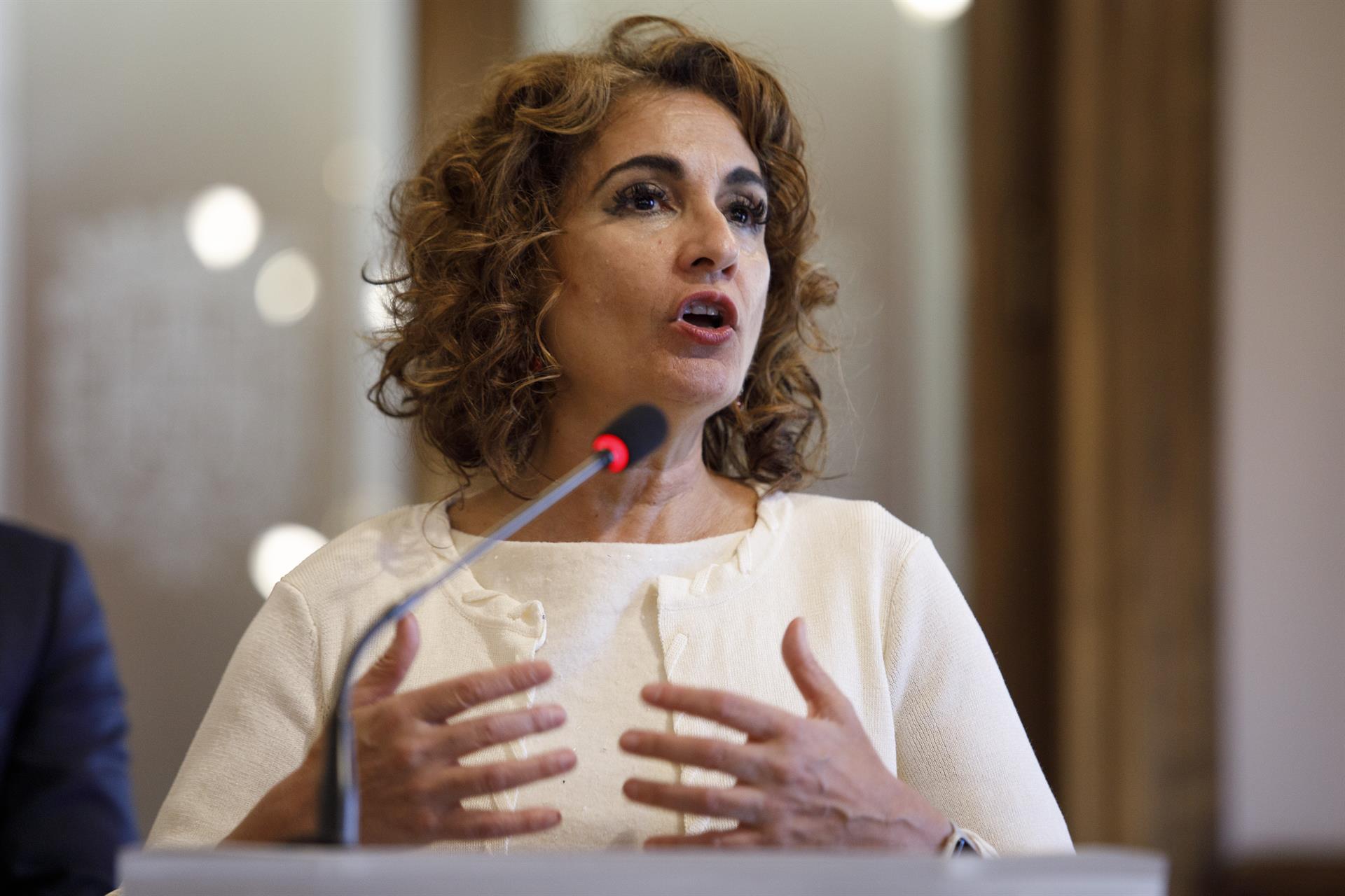Montero le trasladó a del Pino que lamentaba su decisión por el trato dado a Ferrovial durante toda la democracia