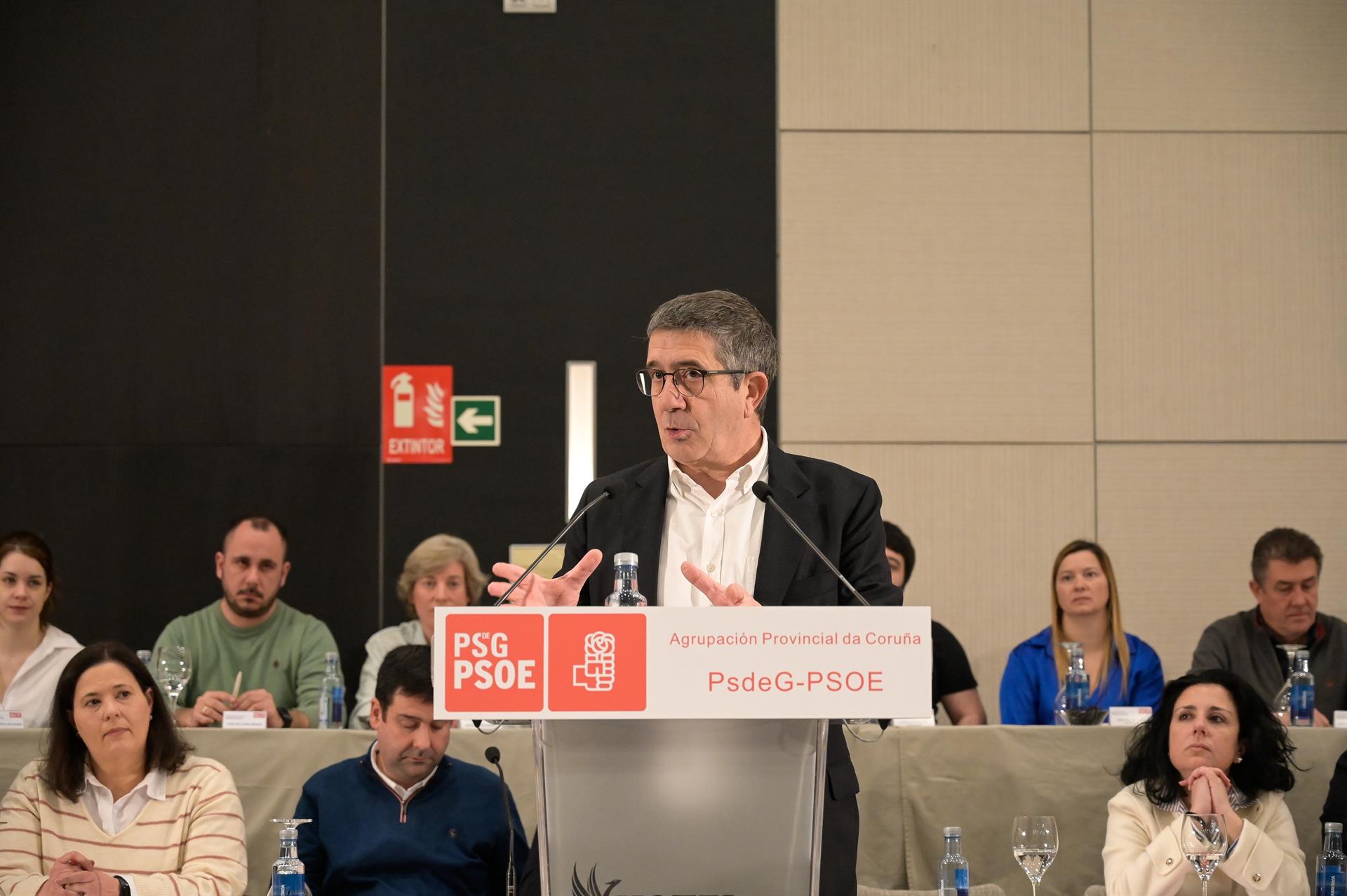 Patxi López acusa a Feijóo de "esconder la cabeza" ante la moción de censura al "depender su futuro" de Vox