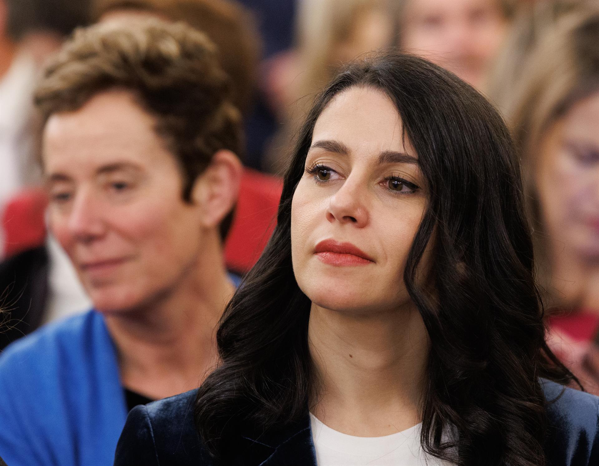 Arrimadas arremete contra las "chorradas" de Irene Montero y "su séquito de sectarias sobrepagadas" de Igualdad