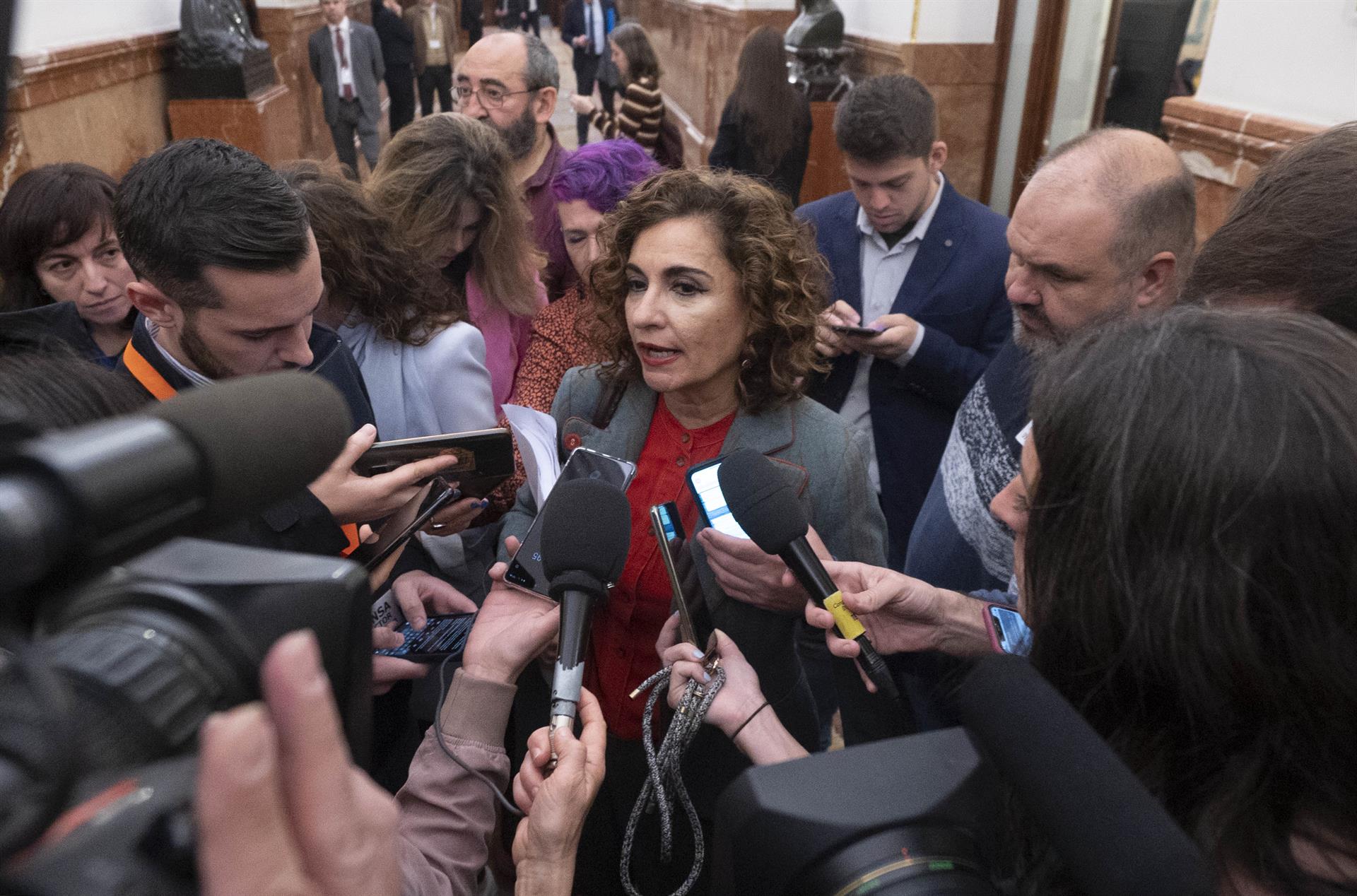 El PSOE reclama a Feijóo que expulse a Albiol y cree que la foto con Dorado le inhabilita para ser presidente