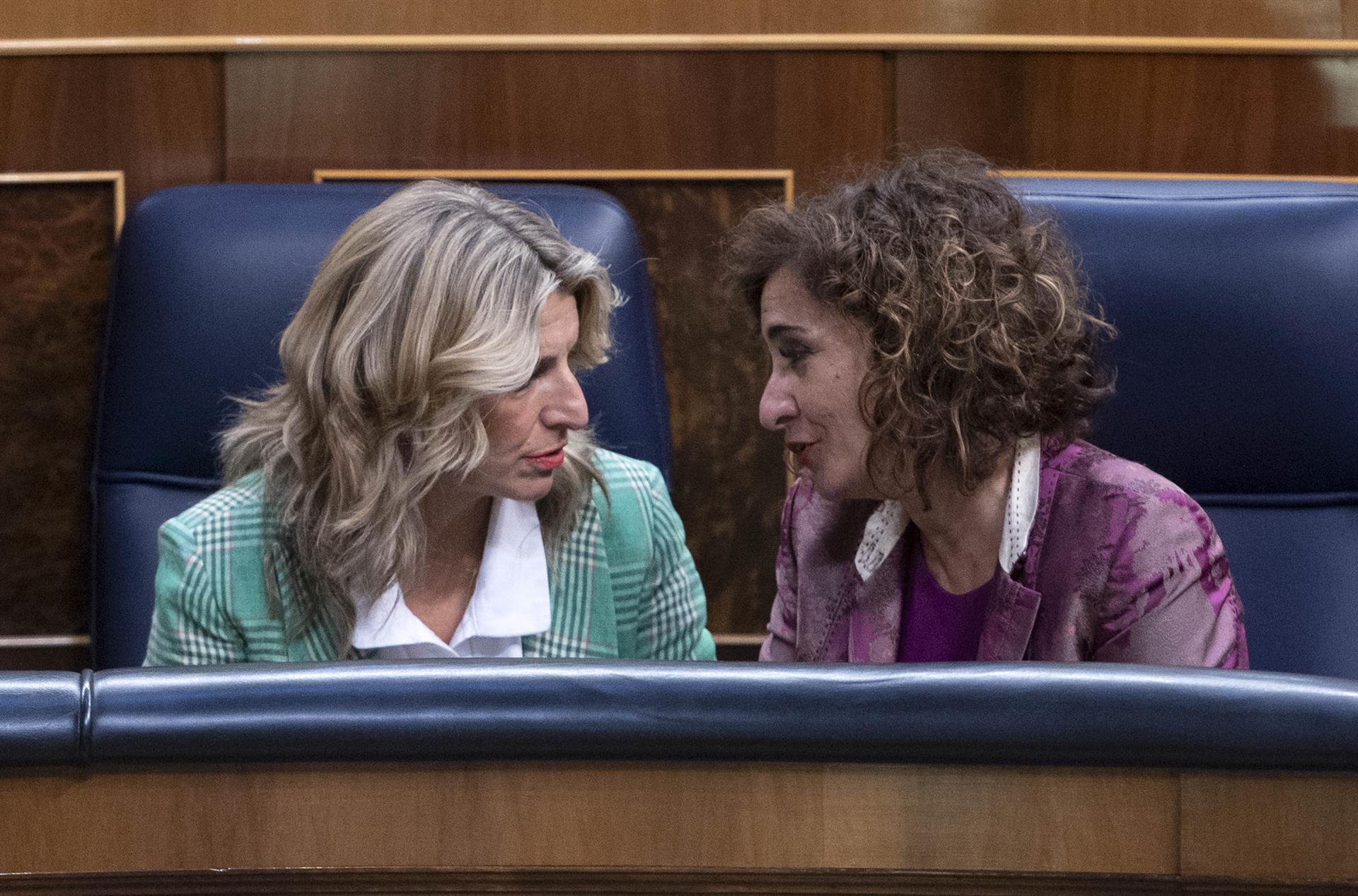 María Jesús Montero admite que la tarea de Díaz con 'Sumar' es "muy difícil" pero le desea que "llegue a buen puerto"
