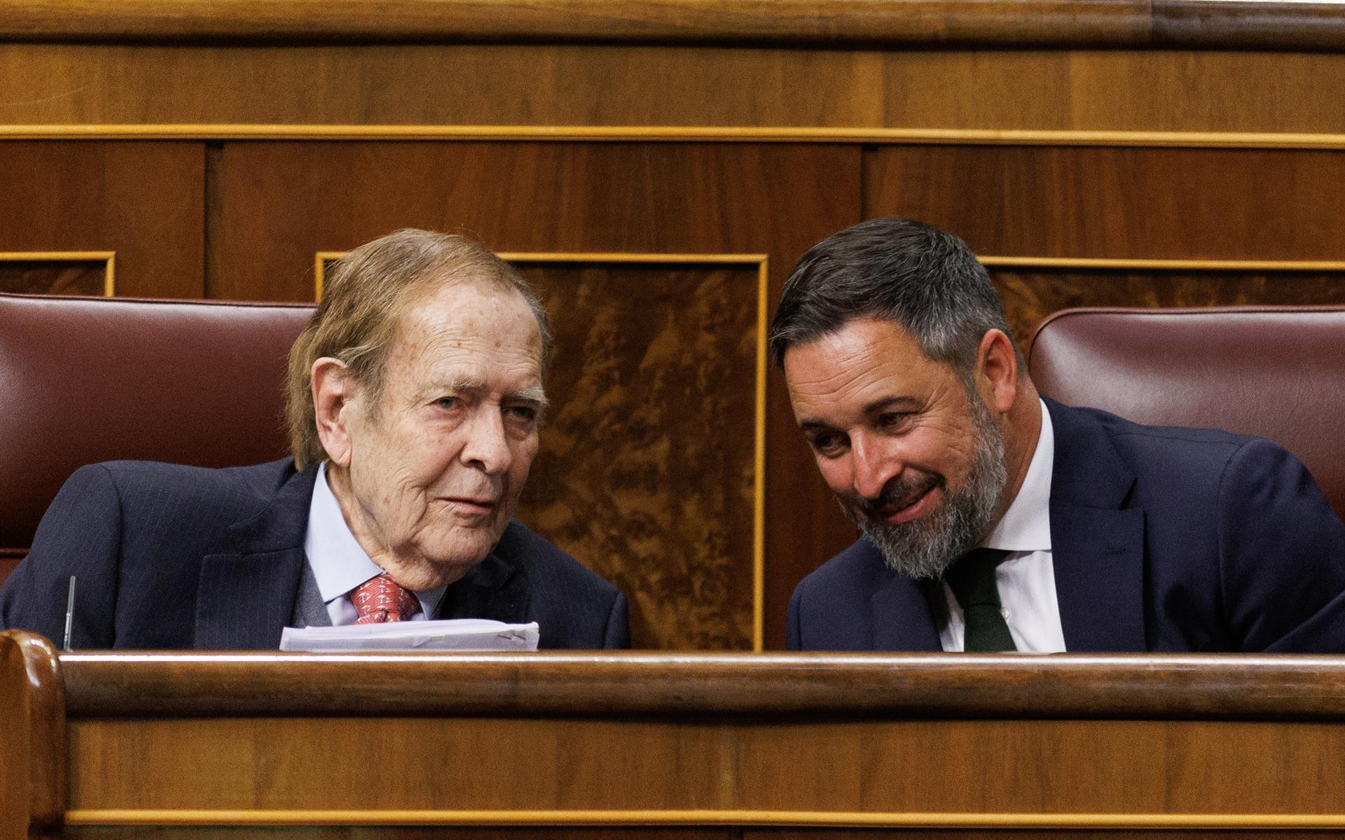 Teruel Existe, Coalición Canaria y PRC escenifican su voto en contra: "Se han olvidado de mucha España"