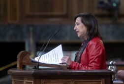 Robles dará cuentas hoy en el Congreso de la ayuda militar a Ucrania y el envío de carros de combate 'Leopard'
