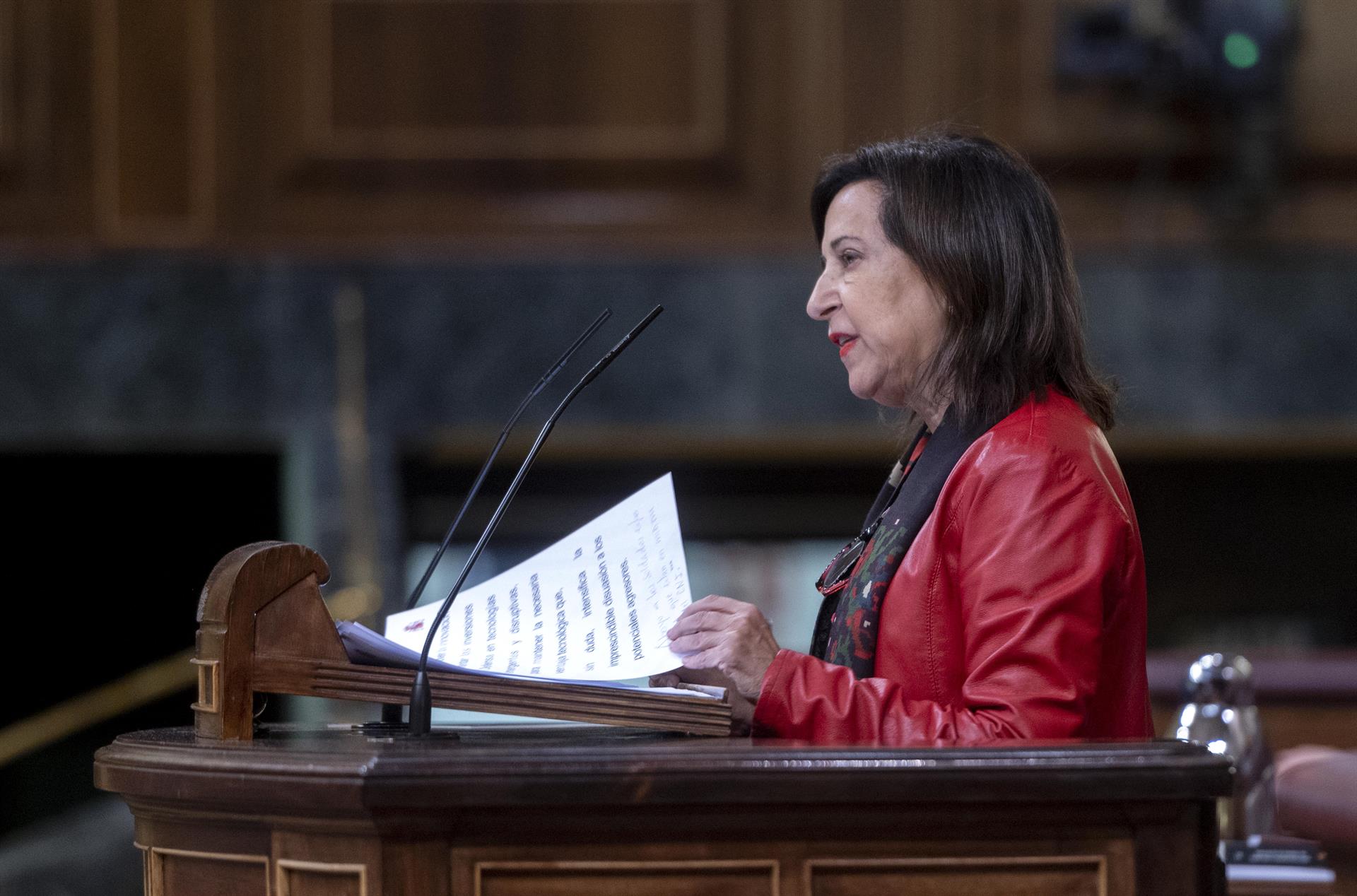 Robles dará cuentas hoy en el Congreso de la ayuda militar a Ucrania y el envío de carros de combate 'Leopard'