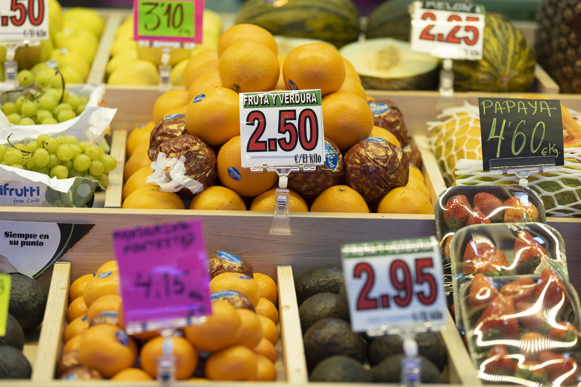 El IPC se modera en marzo más de 2,5 puntos, hasta el 3,3%, y la inflación subyacente cae una décima, al 7,5%