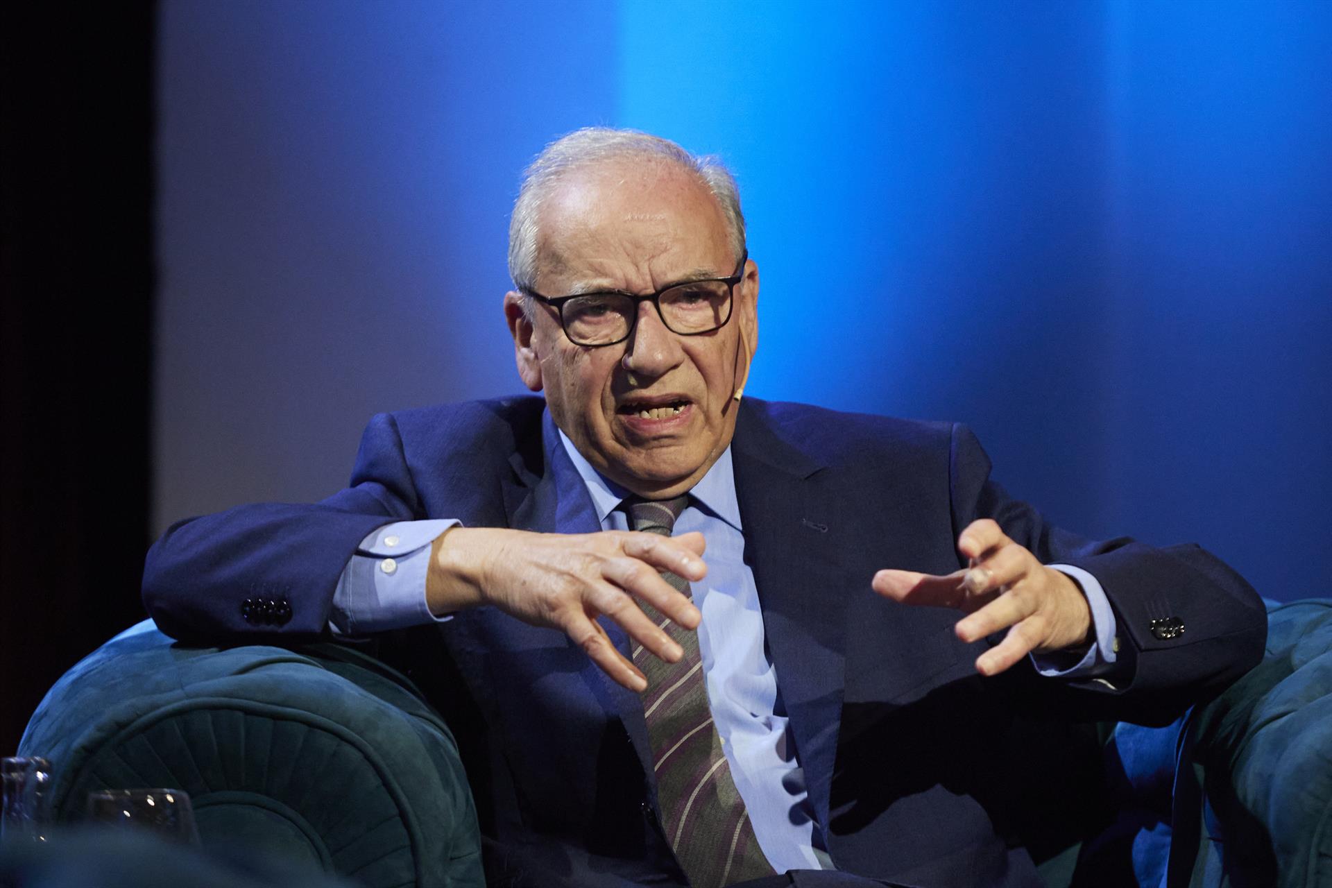 Guerra muestra su "simpatía" por Pérez de los Cobos: "Se la jugó en Cataluña" en el "golpe de Estado" independentista