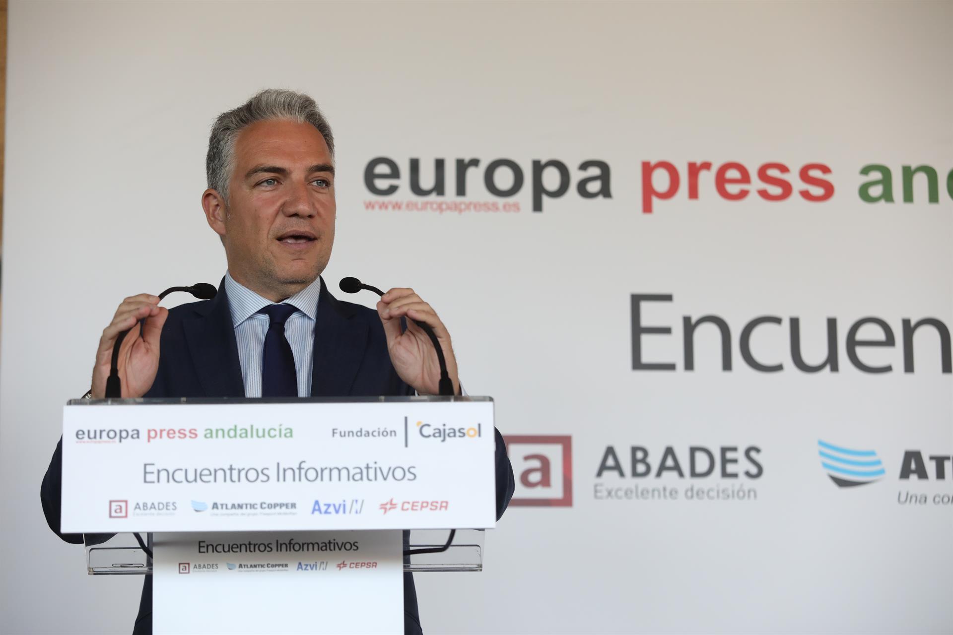 Bendodo censura el "intervencionismo y el insulto" del Gobierno a empresas como Ferrovial: "Eso con Feijóo no pasará"