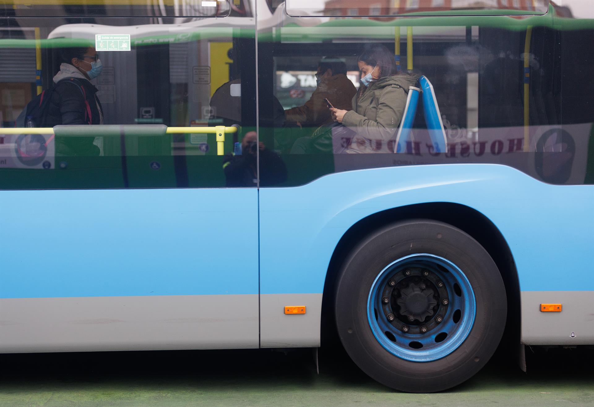 El Gobierno entrega más de 326 millones a CCAA y ayuntamientos para complementar la rebaja en el transporte hasta julio
