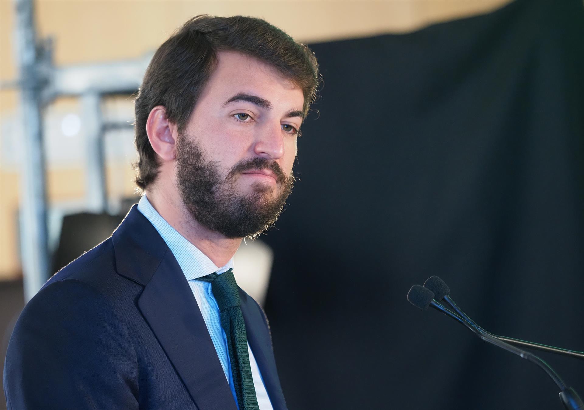 Gallardo aclara que "nunca" ha negado el calentamiento global, pero sí "empobrecer" CyL para evitar cambios en el clima