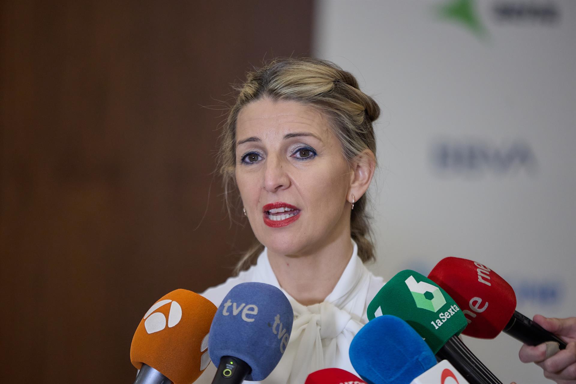 Díaz recrimina a Podemos poca disposición al acuerdo y hablar de unidad a "torta limpia" deprimiendo al electorado