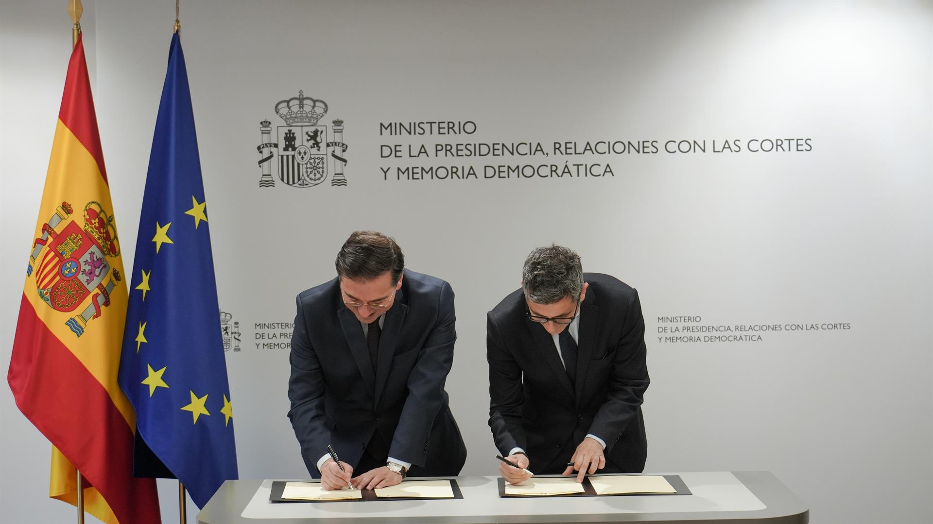 Albares y Bolaños impulsarán actividades en exterior para reconocimiento de víctimas de la Guerra Civil y la dictadura