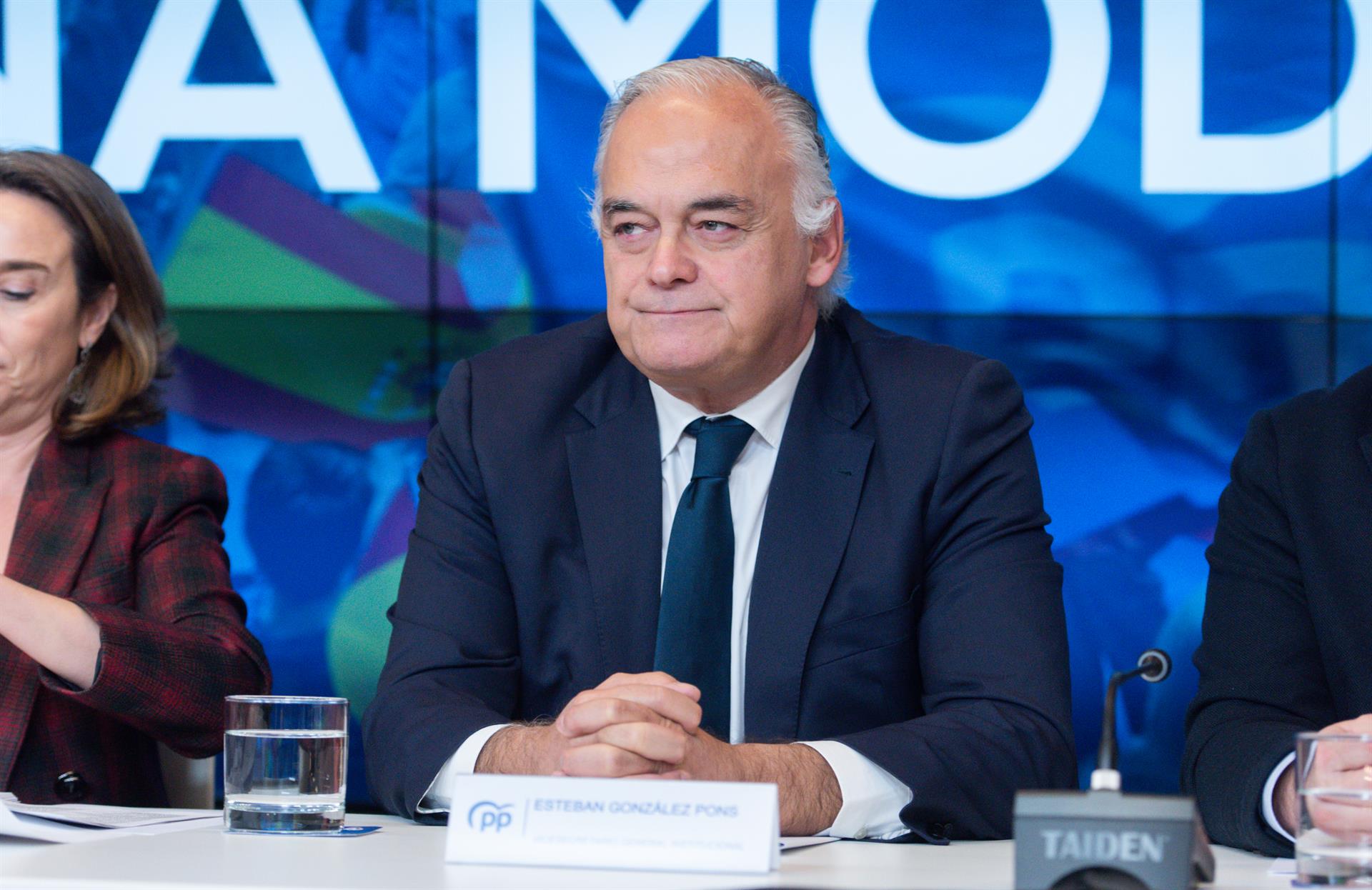 Pons pregunta a quién exhumará el Gobierno para generales tras coincidir las de Franco y Primo de Rivera con elecciones
