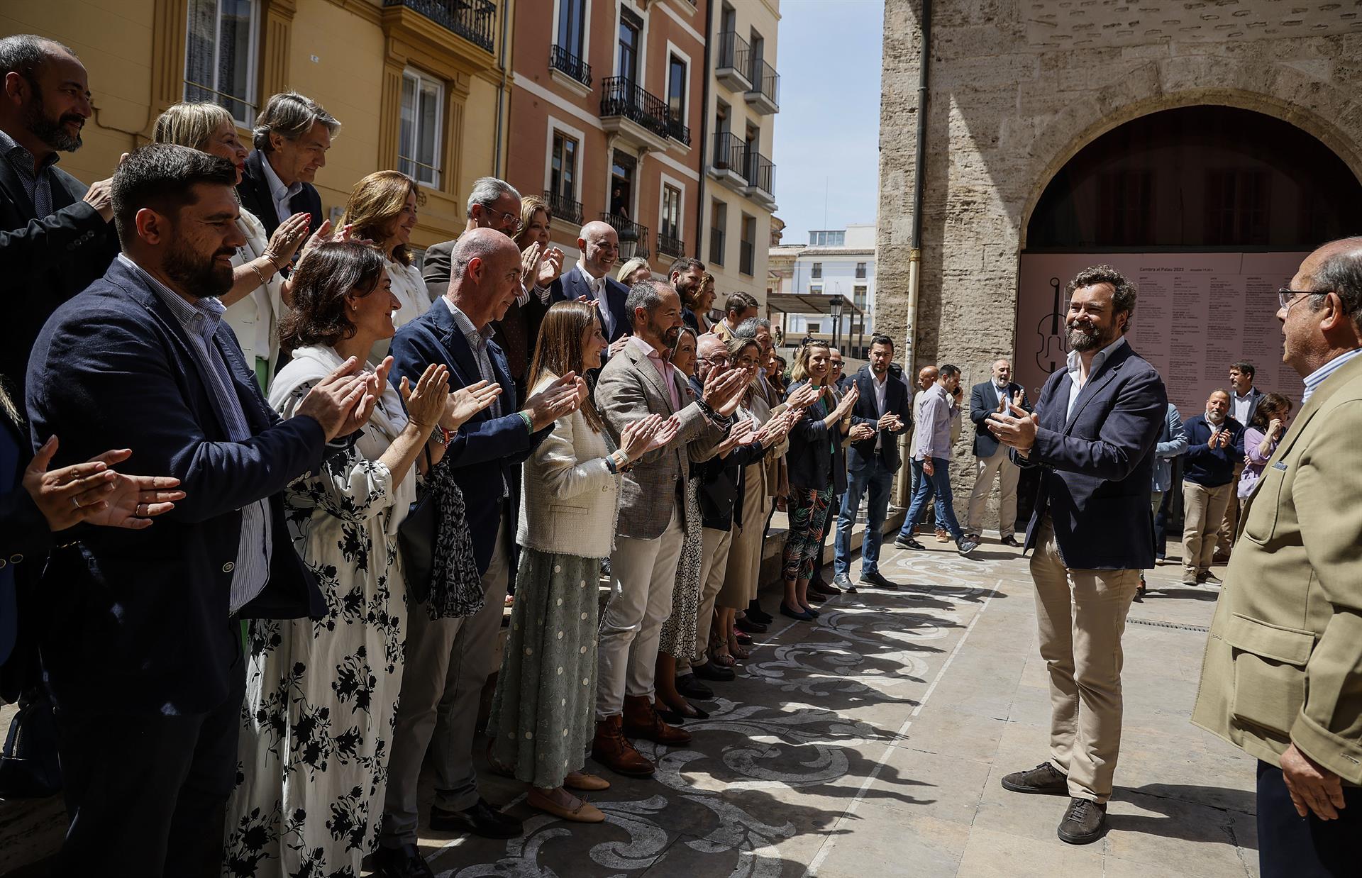 Espinosa reivindica el "voto seguro" a Vox frente a "la indicación de Génova de ponerse de acuerdo con el PSOE"