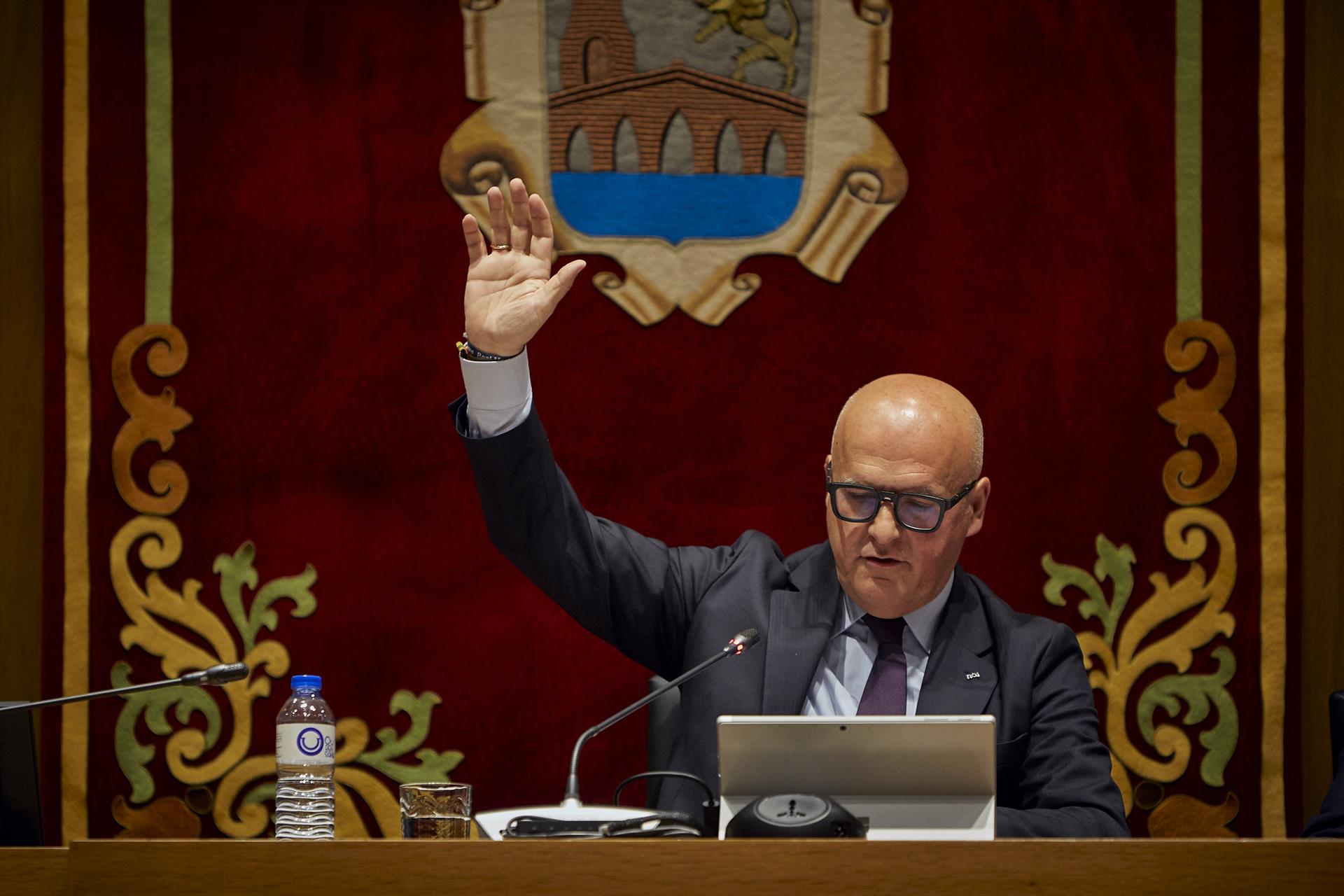 Baltar advierte que "no" dimitirá, reconoce otras dos multas y evita explicaciones sobre dónde durmió por ser "privado"