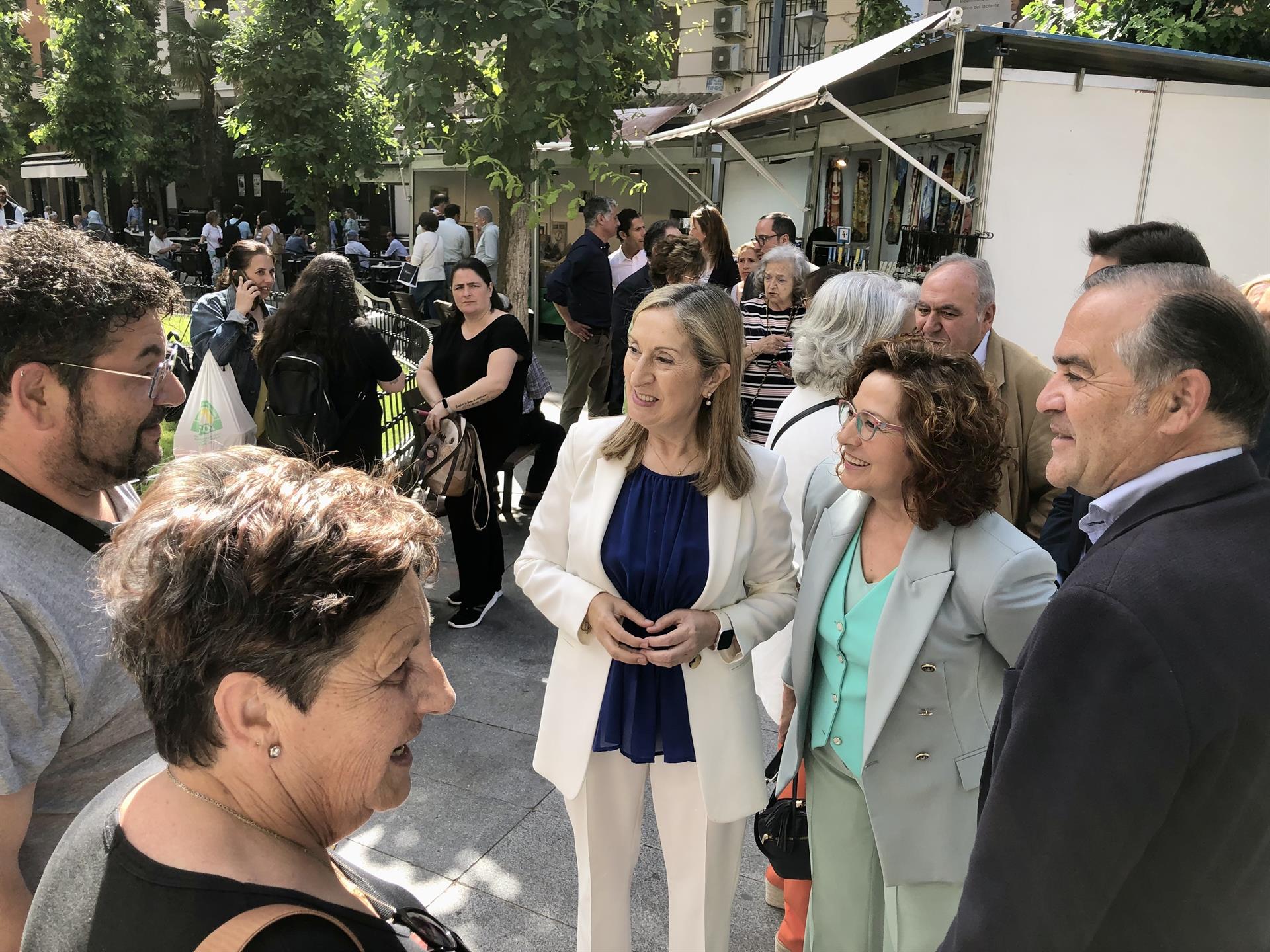 Ana Pastor promete más recursos para sanidad