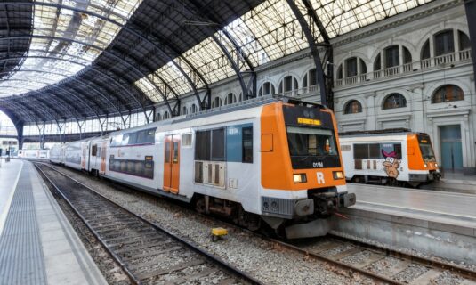junqueras reclama el traspaso de rodalies y junts pide la comparecencia de puente