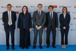 feijoo rechaza que las leyes de concordia de ccaa blanqueen el franquismo porque el pp considera que fue una dictadura