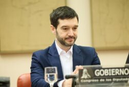 los partidos de sumar piden a bustinduy que sea candidato