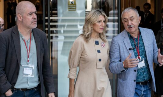 sindicatos y gobierno pactan la subida del paro sin acuerdo con empresarios