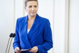 mette frederiksen exige a estados unidos que cese sus presiones sobre groenlandia