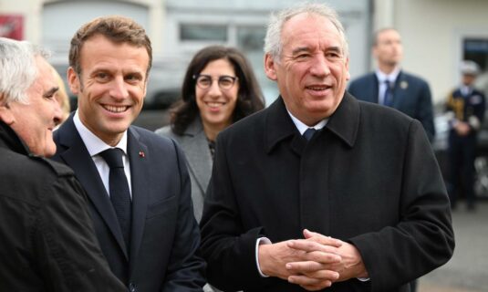 francois bayrou nuevo primer ministro de francia un giro centrista en un parlamento fragmentado