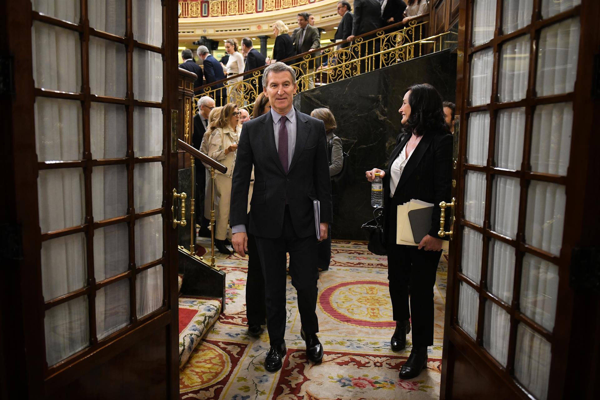 El presidente del Partido Popular, Alberto Núñez Feijóo, durante un pleno en el Congreso de los Diputados, a 19 de diciembre de 2024, en Madrid (España)