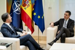 rutte elogia a espana por alcanzar el 2 del gasto del pib en defensa aunque augura que debera invertir mas