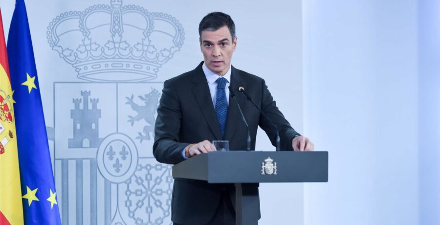 el gobierno afea a feijoo que su propuesta de pensiones ya existe y reprocha que votara en contra de revalorizarlas