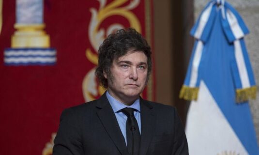 el senado argentino aprueba la reforma laboral impulsada por milei