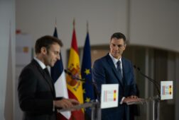 macron expresa su solidaridad con espana ante el megaincendio del siglo