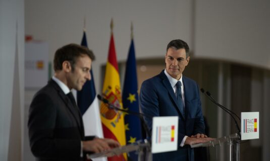 macron expresa su solidaridad con espana ante el megaincendio del siglo