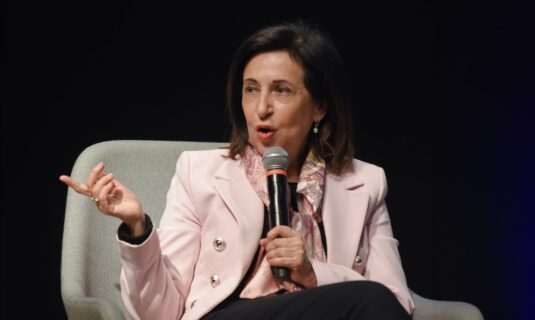 robles aclara al pp que ya hay un proyecto redactado para que militares y guardias civiles sean profesion de riesgo