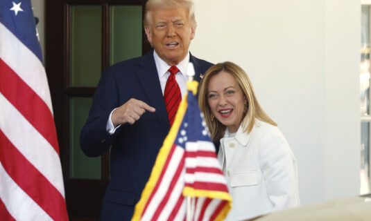 trump declara su descontento con espana por rechazo a la guerra les parece bien que iran tenga un arma nuclear