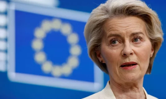 la ue y mercosur firman un historico acuerdo comercial que debera aun superar una tensa aceptacion