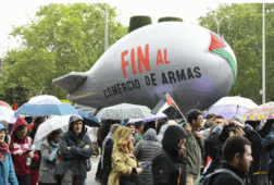 manifestacion contra el genocidio palestino y el comercio de armas con israel