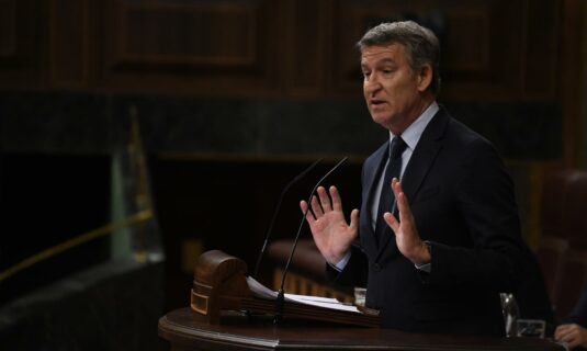feijoo recuerda que mazon no esta investigado y reprocha a sanchez no haber dado ni un euro a valencia tras la dana