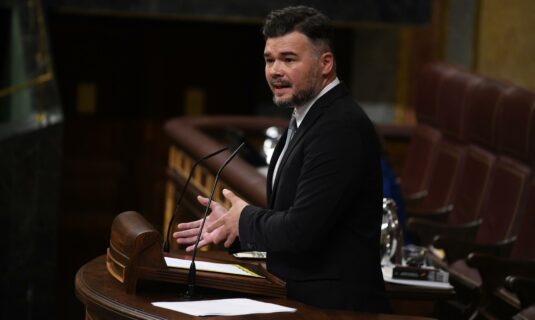 rufian avisa a sanchez de un golpe de estado blando y el presidente reitera que el pp perdera por aburrimiento