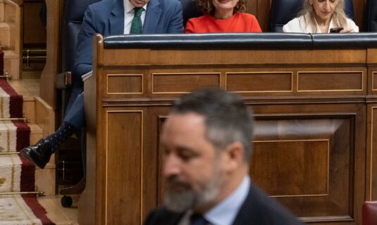 sanchez acusa a abascal de obedecer a senores extranjeros no les gusta la inmigracion salvo si hay pasta