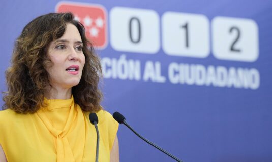 ayuso abandona en ambulancia la misa de la almudena por una leve indisposicion