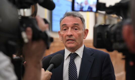 enrique santiago proclama que es urgente salir de la otan y argumenta que solo sirve los intereses de eeuu